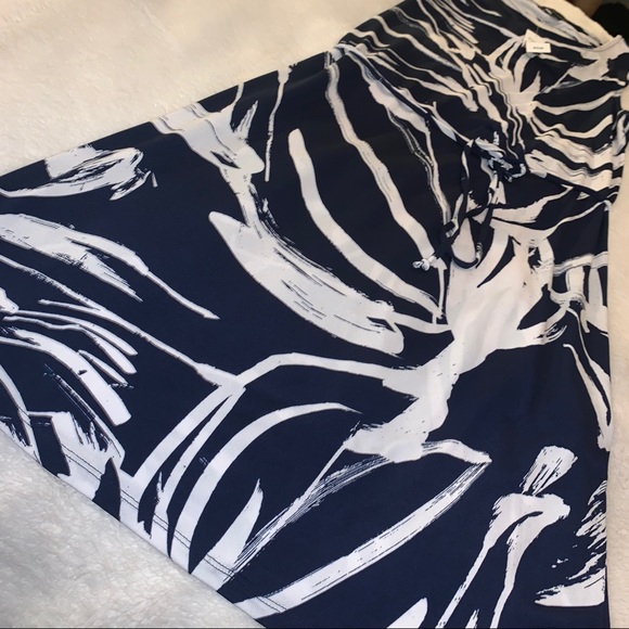 NEW WITH TAGS -DRESS - Picture 3 of 5